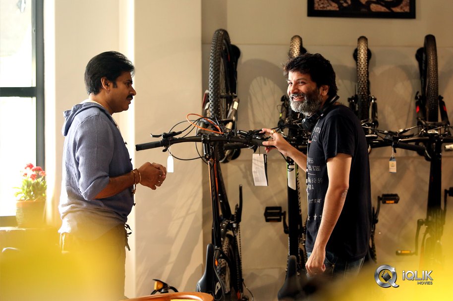 Agnyaathavaasi-Movie-Working-Stills
